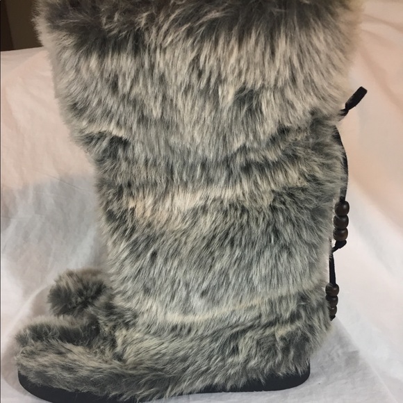 Womens Size 8 Union Bay Fur Boots 